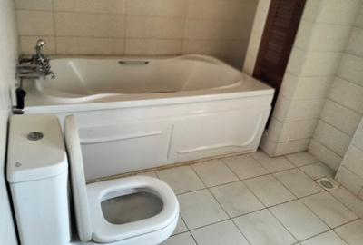 5 Bed Townhouse with En Suite in Lavington