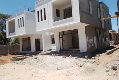 3 Bed Townhouse with En Suite at Kanamai Area