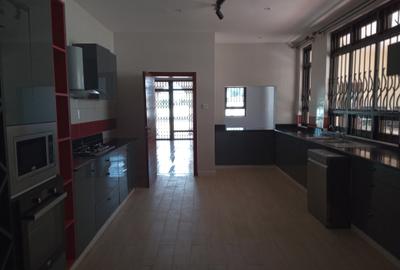 5 Bed House with En Suite at Runda Area