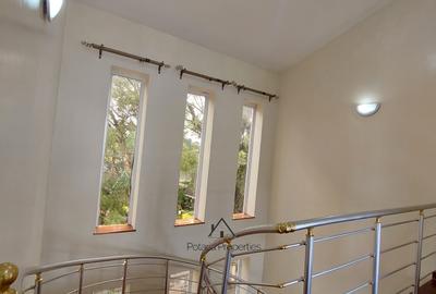 5 Bed House with En Suite in Lavington