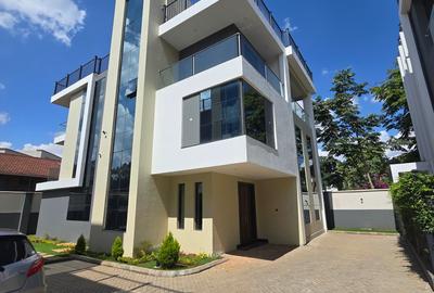 5 Bed Townhouse with En Suite in Lavington