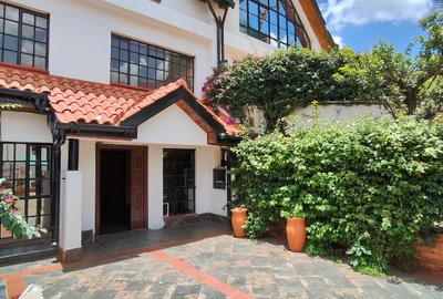 5 Bed Townhouse with En Suite at Brookside