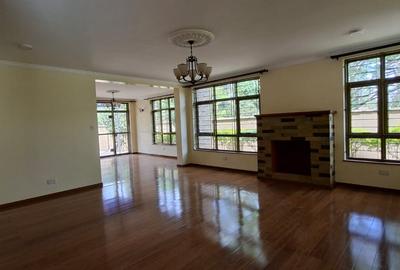 5 Bed Townhouse with En Suite in Lavington - 3