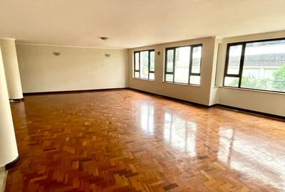 3 Bed Apartment with En Suite in Riverside - 4