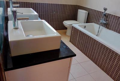 5 Bed Villa with En Suite in Runda - 2