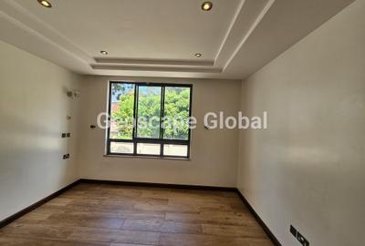 5 Bed House with En Suite in Lavington - 2