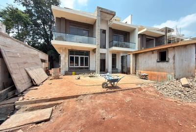 5 Bed Townhouse with En Suite in Lavington - 2