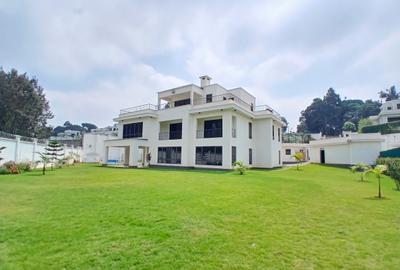 6 Bed Villa with En Suite at Kyuna Road - 2