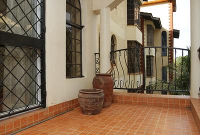 3 Bed Apartment with En Suite at Off Dennis Pritt Rd - 3