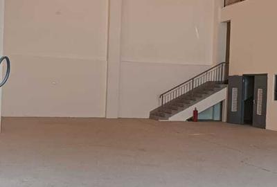 6,200 ft² Warehouse with Fibre Internet in Industrial Area - 3