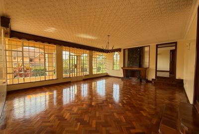 5 Bed House with En Suite in Runda