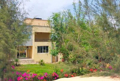 4 Bed Villa with En Suite in Kikambala