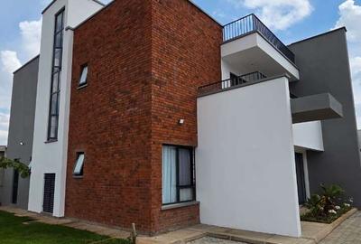 4 Bed Townhouse with En Suite at Langata - 2