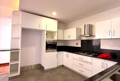 3 Bed Apartment with En Suite in Kileleshwa - 3