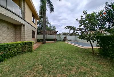 5 Bed Townhouse with En Suite in Lavington - 3
