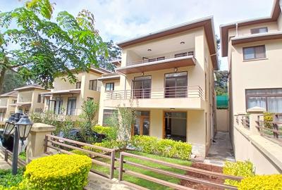 5 Bed Townhouse with En Suite at Lavington Green - 4