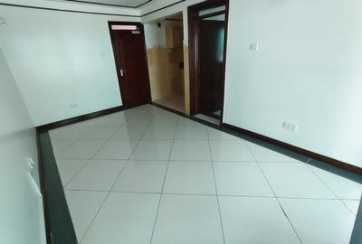 1 Bed Apartment with En Suite in Westlands Area - 4