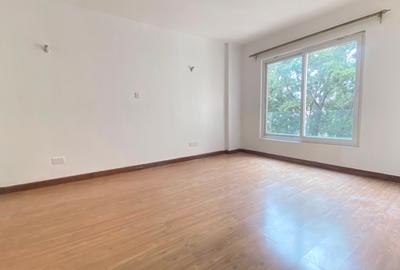 4 Bed Apartment with En Suite at Parklands - 4