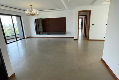 4 Bed Apartment with En Suite in Riverside - 4