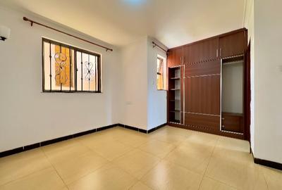 5 Bed Townhouse with En Suite in Lavington