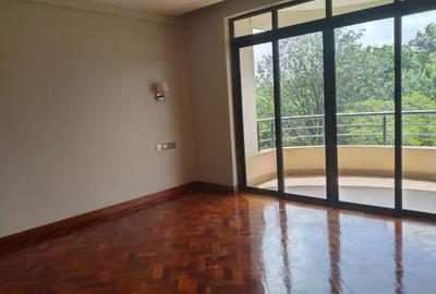 4 Bed Apartment with En Suite in Riverside