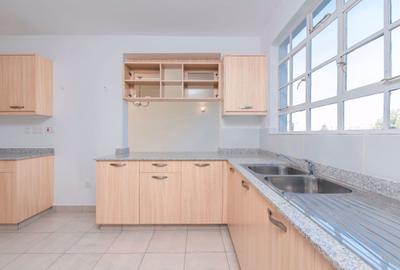 3 Bed Apartment with En Suite in Lavington