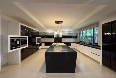 5 Bed House with En Suite in Runda - 3