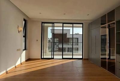 5 Bed Townhouse with En Suite at Lavington