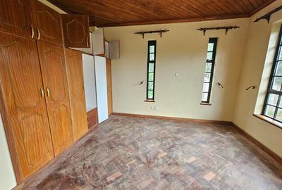 5 Bed House with En Suite in Runda