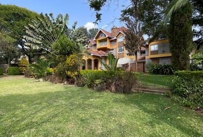 5 Bed Villa with En Suite in Runda