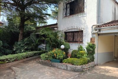 4 Bed Apartment with En Suite in Kilimani