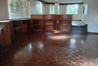 5 Bed House with En Suite in Runda - 4