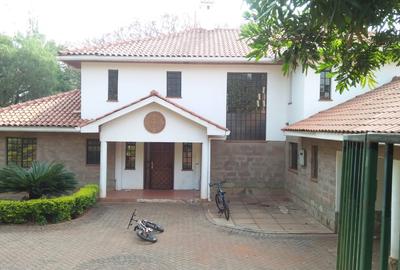 5 Bed Villa with En Suite in Runda - 3