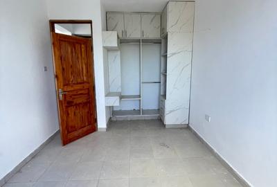 1 Bed Apartment with En Suite at Links Road - 4