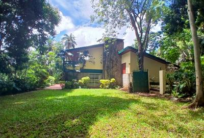 5 Bed House with En Suite at Lavington - 3