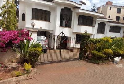 5 Bed House in Riverside