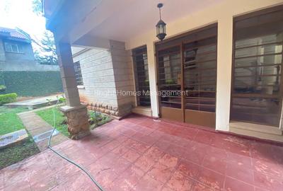 6 Bed Townhouse with En Suite at Lavington - 4