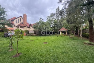 5 Bed Villa with En Suite in Runda