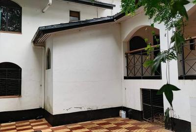 7 Bed House with En Suite in Kitisuru