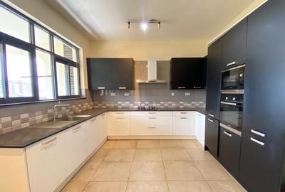 3 Bed Apartment with En Suite in Parklands