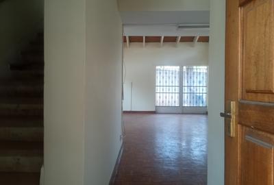 Commercial Property with Parking at Gama Pinto Road
