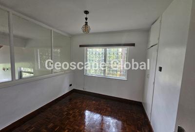4 Bed House with En Suite in Rosslyn