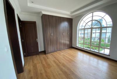 5 Bed Townhouse with En Suite in Lavington