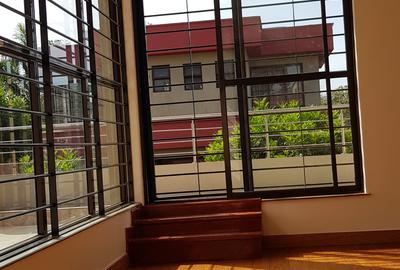 5 Bed Townhouse with En Suite at Convent Drive - 3