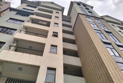 3 Bed Apartment with En Suite in Parklands