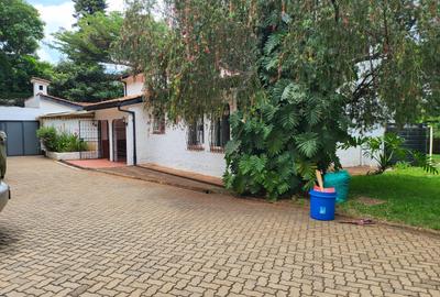4 Bed House with En Suite at Hill View - 2