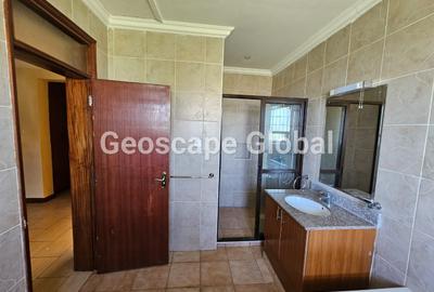 5 Bed House with En Suite in Runda