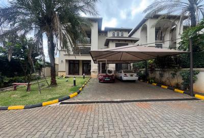 6 Bed Villa with En Suite in Lavington