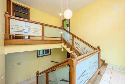 6 Bed House with En Suite in Kizingo - 3