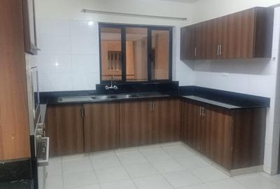 3 Bed Apartment with En Suite in Kilimani - 4
